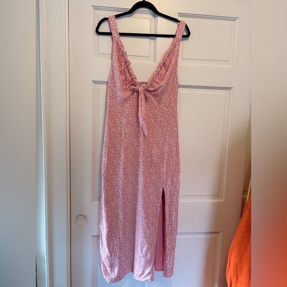 Abercrombie & Fitch Dresses & Skirts - Abercrombie & Fitch Pink Floral Dress